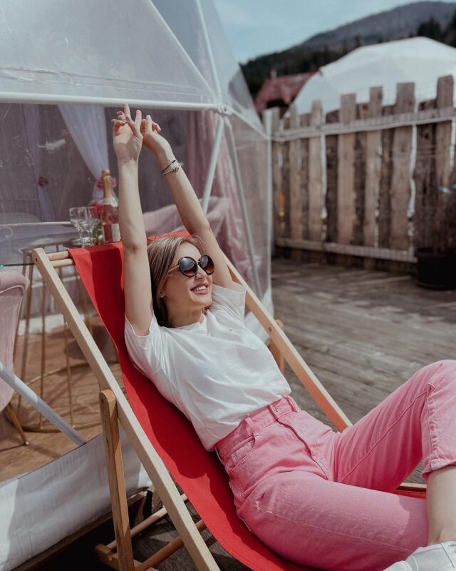 Vremea se anunta numai buna pentru o escapada la munte! Vino la Wegloo sa te incarci cu primele raze de soare ale primaverii direct de pe terasa proprie. ☀️

#wegloo #weglooromania #spring #sun #sunnyday #relax #freshair #health #beautifuldestinations #escape #chill #goodvibes #mountain #nature #travel 
#glamping #happy